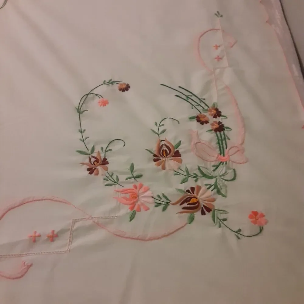 Vintage Handmade Needlepoint Scalloped Floral Tablecloth Intricate Beautiful